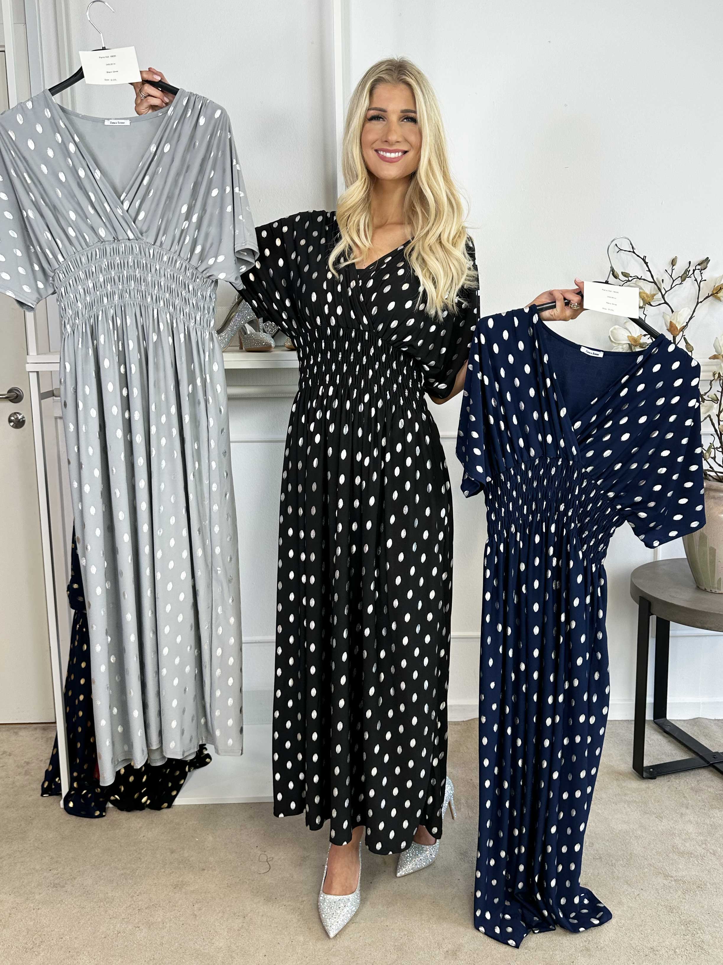 Pams Dot - Lang elastisk kjole med prikket detaljer